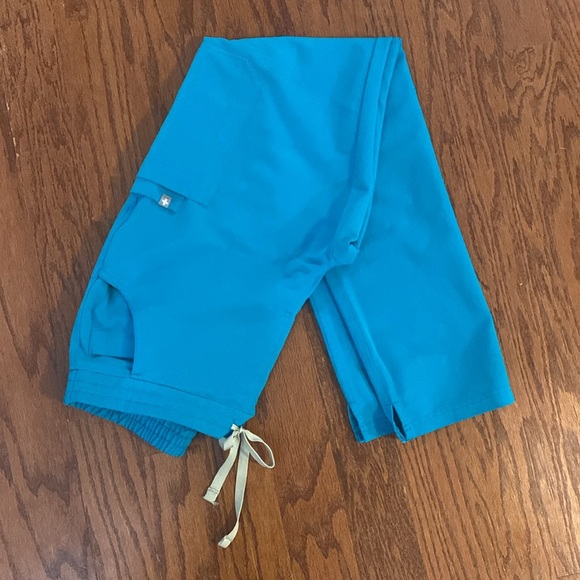 Figs Scrub Set - Picture 2 of 2